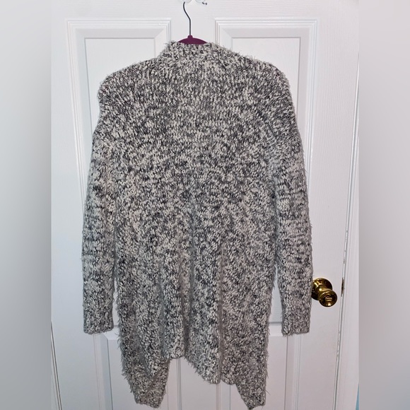Fuzzy cardigan - Picture 4 of 4